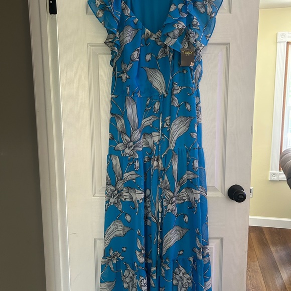 Taylor Dresses & Skirts - NWT Taylor Vibrant Blue Floral Dress